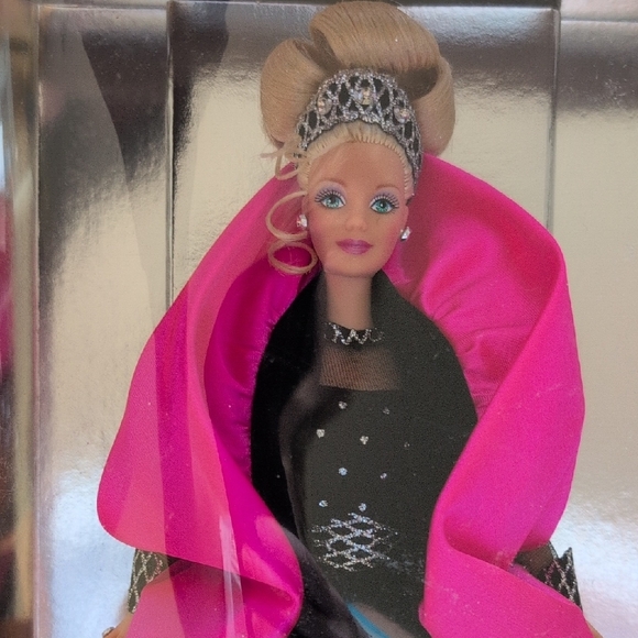 RARE ERROR Barbie in Vibrant Pink and Elegant Black Gown - Picture 8 of 16